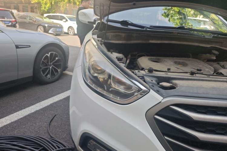 Used Hyundai ix35 2013 2.0L Automatic Two-Wheel Drive Smart GLS China IV Standard Right Front Headlight