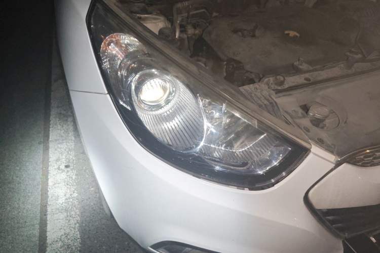 Used Hyundai ix35 2013 2.0L Automatic Two-Wheel Drive Smart GLS China IV Standard Right Front Headlight