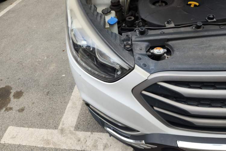 Used Hyundai ix35 2013 2.0L Automatic Two-Wheel Drive Smart GLS China IV Standard Right Front Headlight