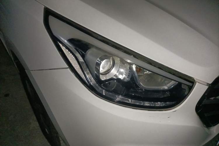 Used Hyundai ix35 2013 2.0L Automatic 2WD Comfort GL China IV Standard Right Front Headlight