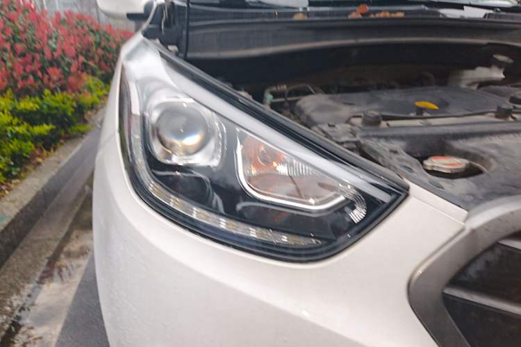 Used Hyundai ix35 2013 2.0L Automatic Two-Wheel Drive Smart GLS China IV Standard Right Front Headlight