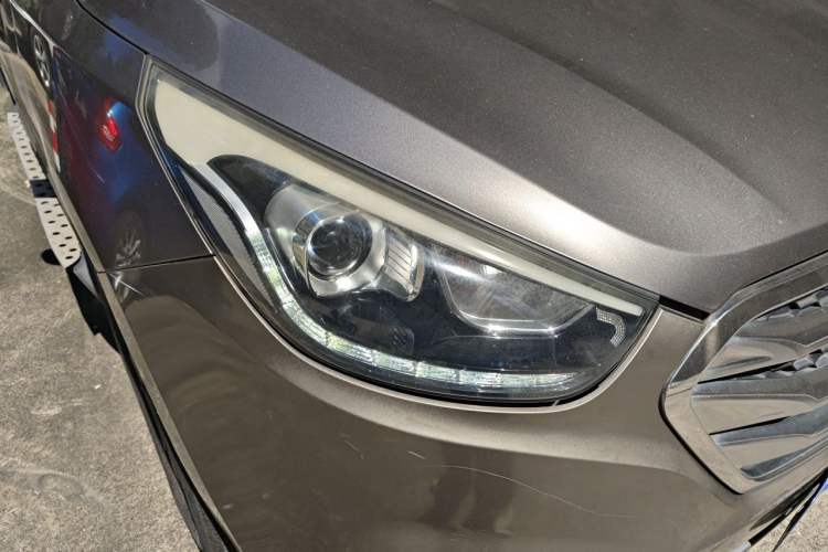 Used Hyundai ix35 2013 2.0L Automatic Two-Wheel Drive Smart GLS China IV Standard Right Front Headlight