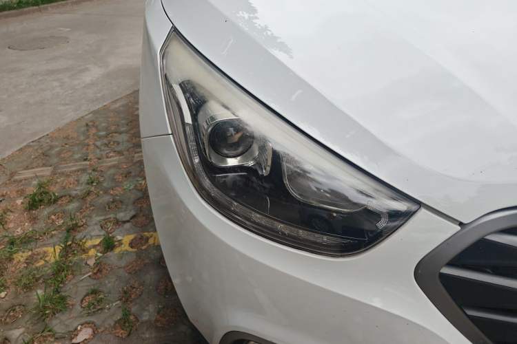 Used Hyundai ix35 2013 2.0L Automatic 2WD Comfort GL China IV Standard Right Front Headlight