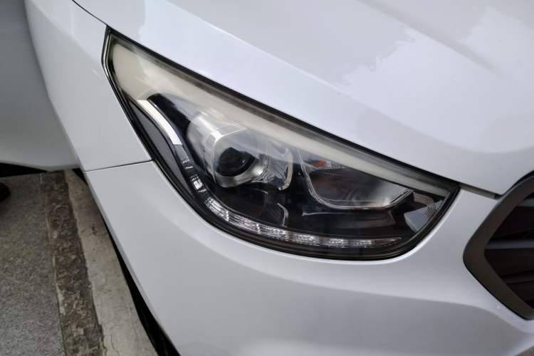 Used Hyundai ix35 2013 2.0L Automatic Two-Wheel Drive Smart GLS China IV Standard Right Front Headlight