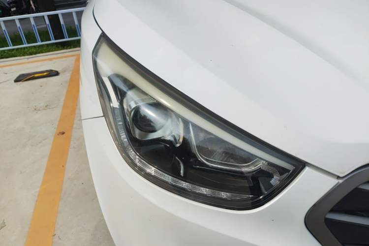 Used Hyundai ix35 2013 2.0L Automatic Two-Wheel Drive Smart GLS China IV Standard Right Front Headlight