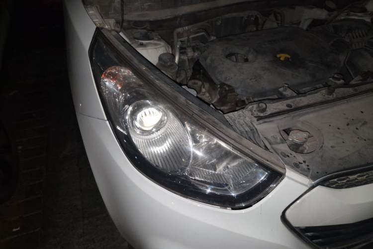 Used Hyundai ix35 2013 2.0L Automatic Two-Wheel Drive Smart GLS China IV Standard Right Front Headlight