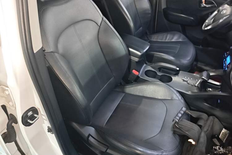 Used Hyundai ix35 2013 2.0L Automatic Two-Wheel Drive Smart GLS China IV Standard Right Front Seat