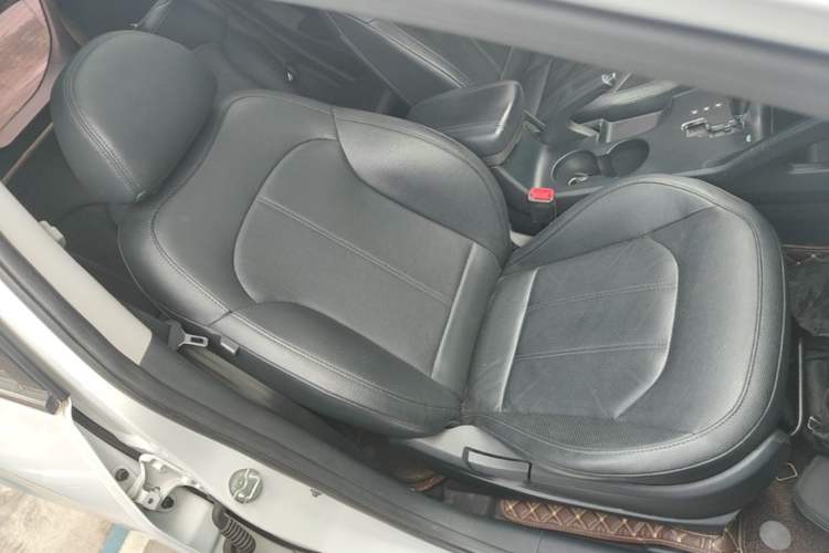 Used Hyundai ix35 2013 2.0L Automatic Two-Wheel Drive Smart GLS China IV Standard Right Front Seat