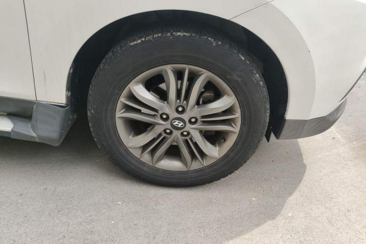 Used Hyundai ix35 2013 2.0L Automatic Two-Wheel Drive Smart GLS China IV Standard Right Front Wheel Hub