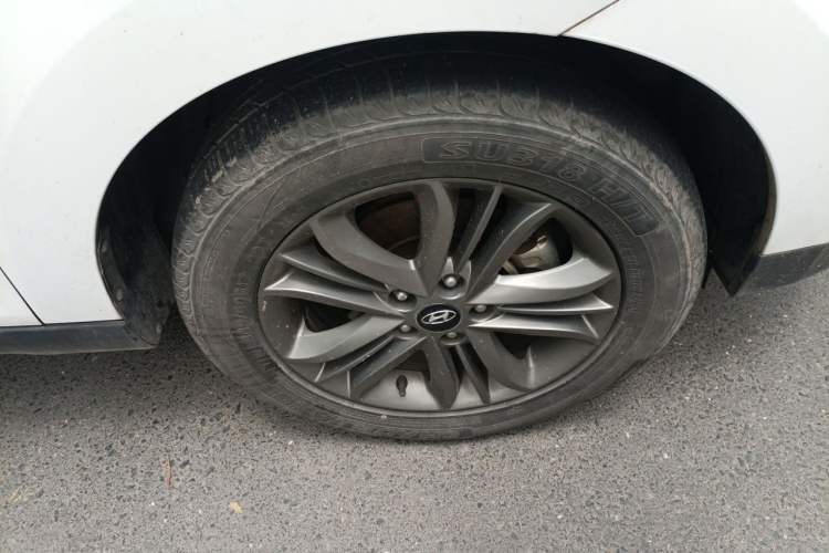 Used Hyundai ix35 2013 2.0L Automatic Two-Wheel Drive Smart GLS China IV Standard Right Front Wheel Hub