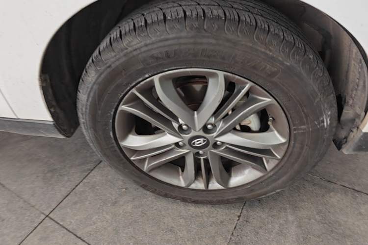 Used Hyundai ix35 2013 2.0L Automatic Two-Wheel Drive Smart GLS China IV Standard Right Front Wheel Hub