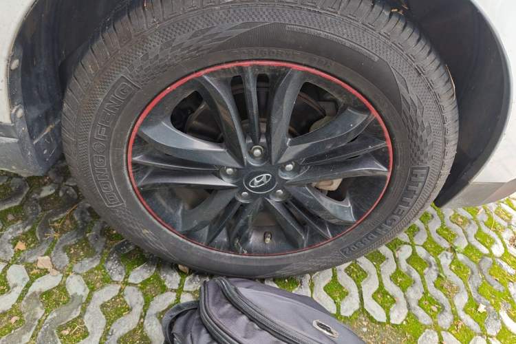 Used Hyundai ix35 2013 2.0L Automatic Two-Wheel Drive Smart GLS China IV Standard Right Front Wheel Hub