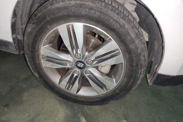Used Hyundai ix35 2013 2.0L Automatic 4x4 Intelligent GLS China IV Standard Right Front Wheel Hub