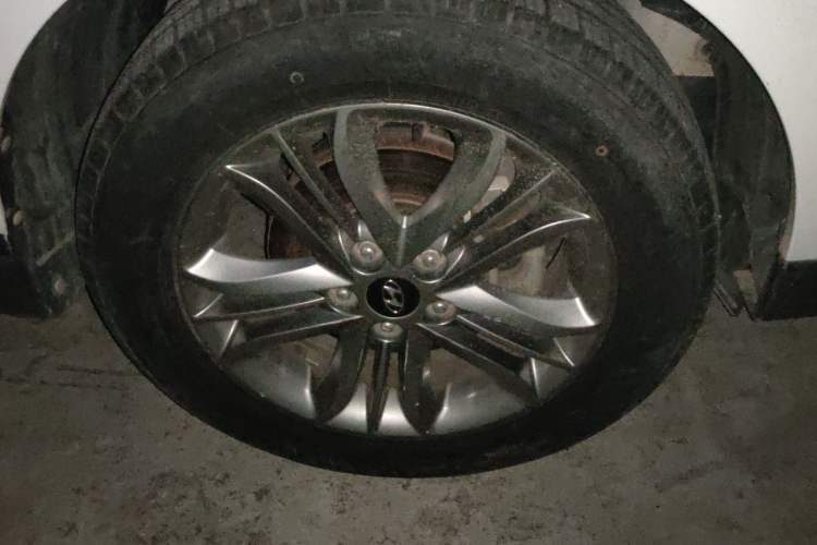 Used Hyundai ix35 2013 2.0L Automatic Two-Wheel Drive Smart GLS China IV Standard Right Front Wheel Hub
