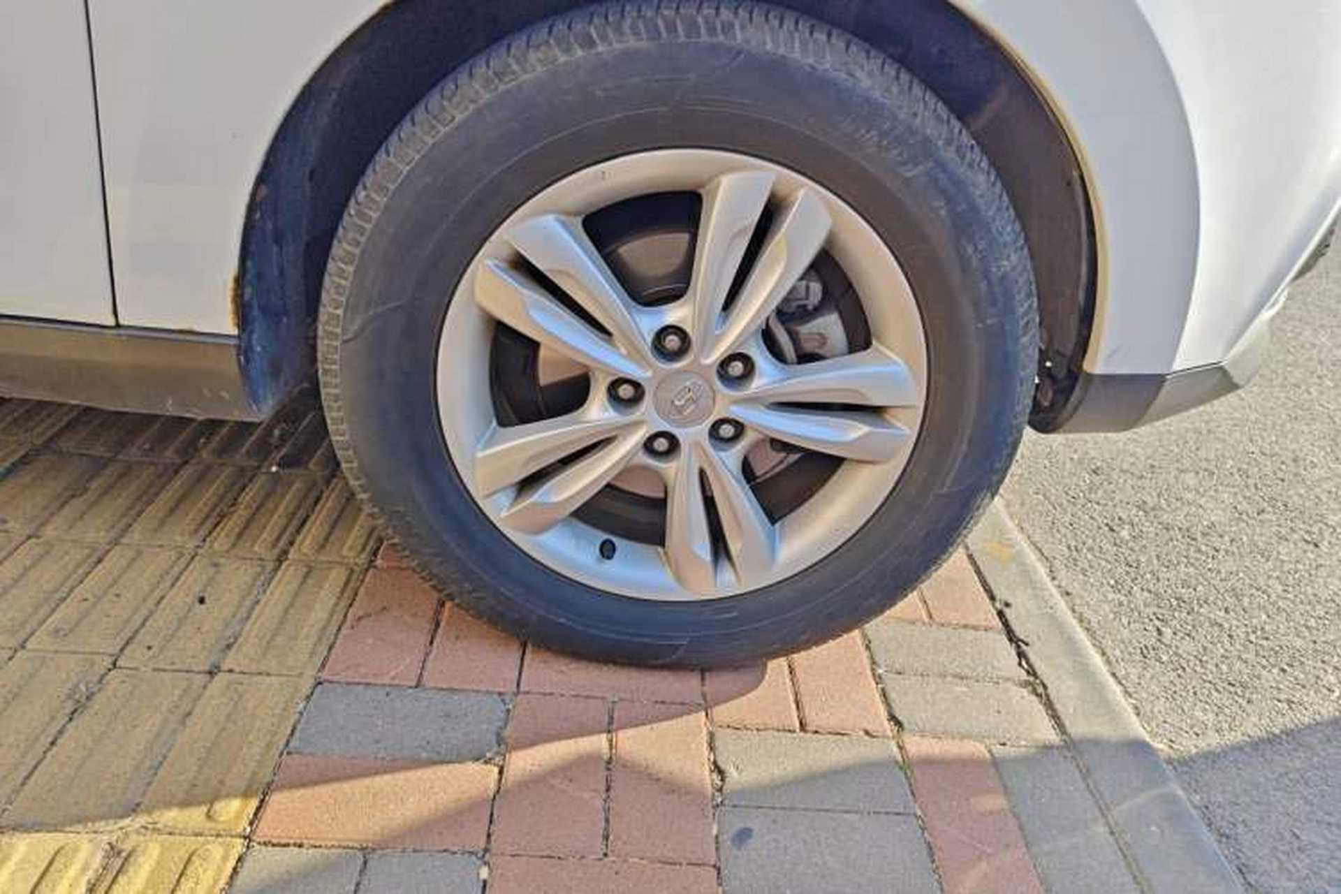 Used Hyundai ix35 2013 2.0L Automatic Two-Wheel Drive Smart GLS China IV Standard Right Front Wheel Hub