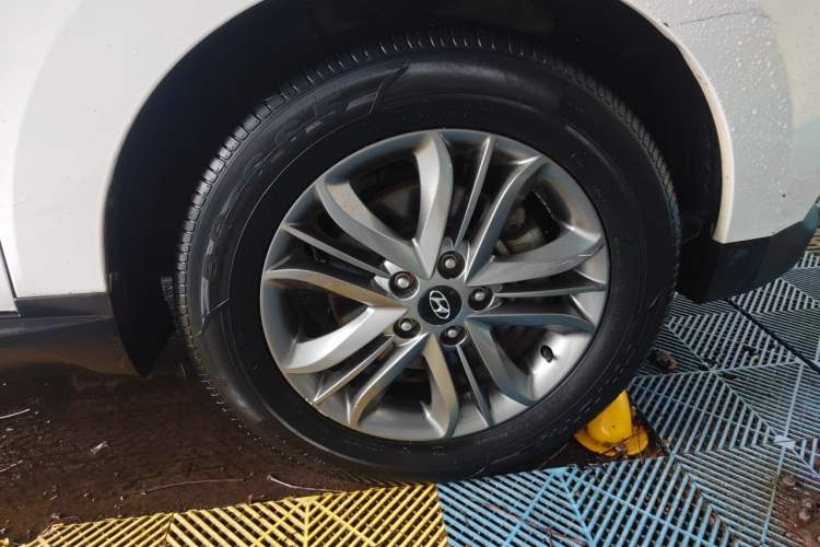 Used Hyundai ix35 2013 2.0L Automatic Two-Wheel Drive Smart GLS China IV Standard Right Front Wheel Hub