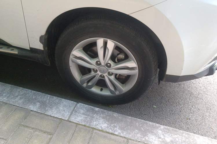 Used Hyundai ix35 2013 2.0L Automatic Two-Wheel Drive Smart GLS China IV Standard Right Front Wheel Hub