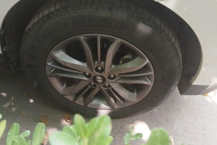 Used Hyundai ix35 2013 2.0L Automatic Two-Wheel Drive Smart GLS China IV Standard Right Front Wheel Hub
