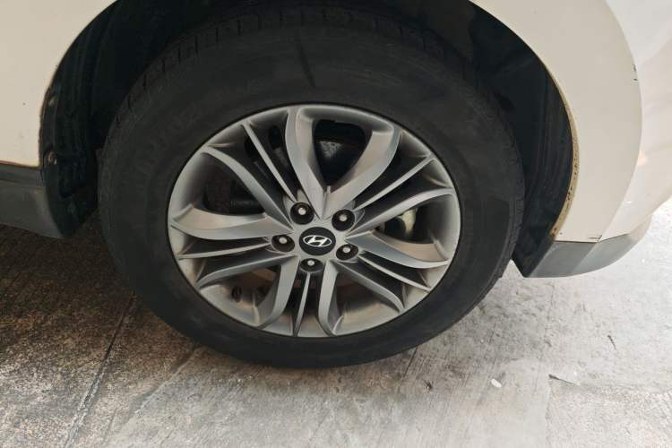 Used Hyundai ix35 2013 2.0L Automatic Two-Wheel Drive Smart GLS China IV Standard Right Front Wheel Hub