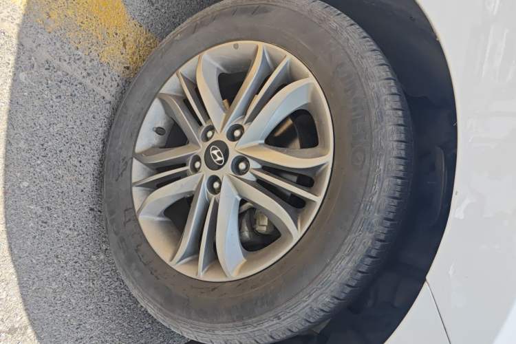 Used Hyundai ix35 2013 2.0L Automatic Two-Wheel Drive Smart GLS China IV Standard Right Front Wheel Hub