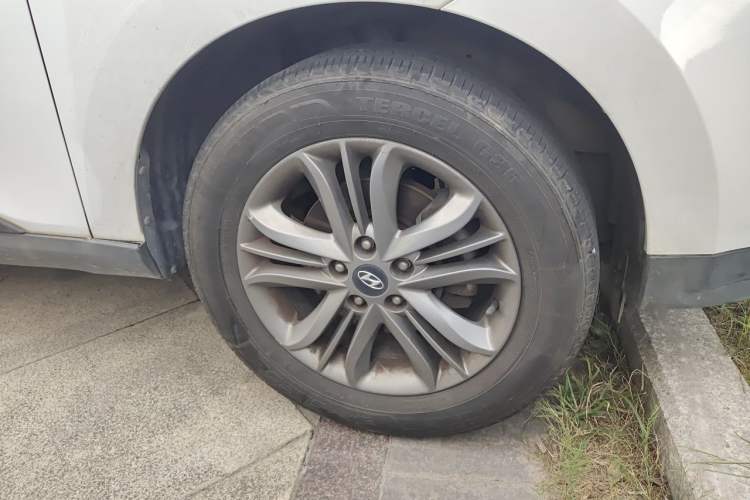 Used Hyundai ix35 2013 2.0L Automatic Two-Wheel Drive Smart GLS China V Standard Right Front Wheel Hub