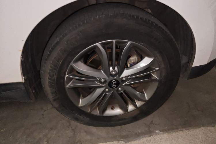 Used Hyundai ix35 2013 2.0L Automatic Two-Wheel Drive Smart GLS China IV Standard Right Front Wheel Hub
