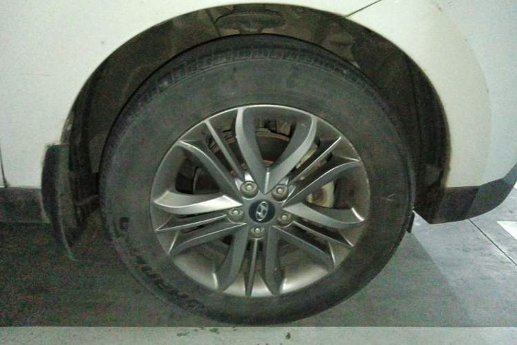 Used Hyundai ix35 2013 2.0L Automatic Two-Wheel Drive Smart GLS China IV Standard Right Front Wheel Hub