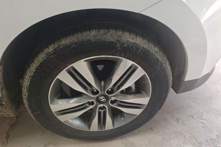 Used Hyundai ix35 2013 2.0L Automatic Two-Wheel Drive Leading GLX China V Emission Standard Right Front Wheel Hub