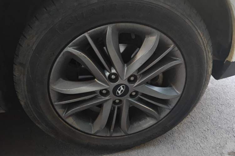 Used Hyundai ix35 2013 2.0L Automatic Two-Wheel Drive Smart GLS China IV Standard Right Front Wheel Hub
