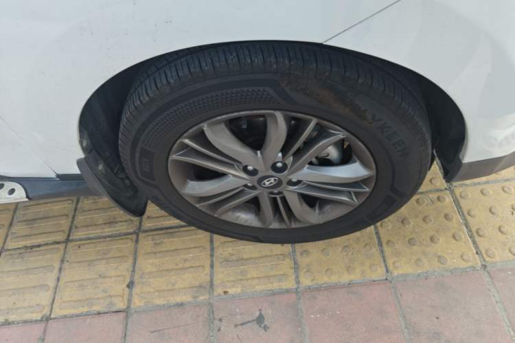 Used Hyundai ix35 2013 2.0L Automatic Two-Wheel Drive Smart GLS China IV Standard Right Front Wheel Hub