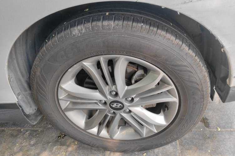 Used Hyundai ix35 2013 2.0L Automatic Two-Wheel Drive Smart GLS China IV Standard Right Front Wheel Hub