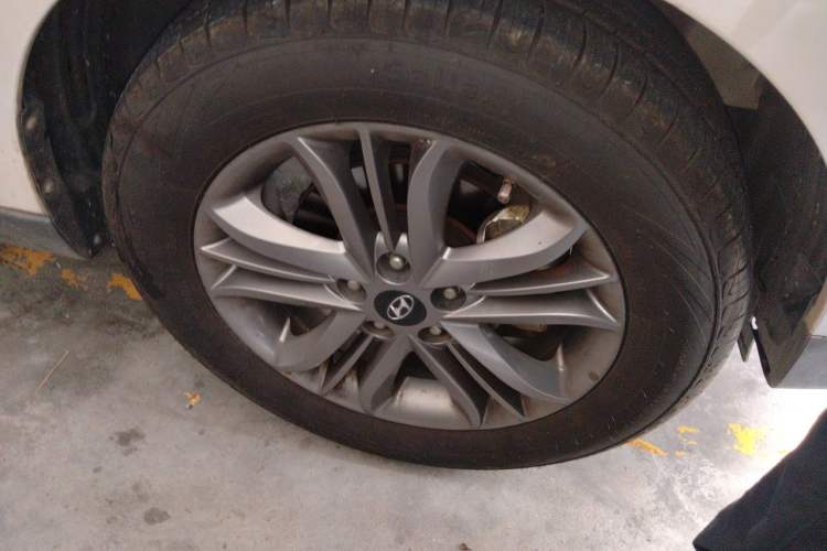 Used Hyundai ix35 2013 2.0L Automatic Two-Wheel Drive Smart GLS China IV Standard Right Front Wheel Hub