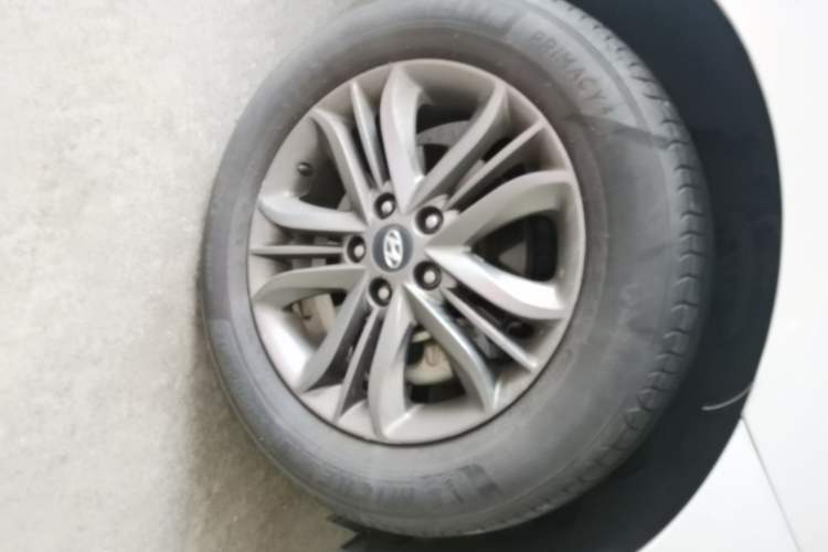 Used Hyundai ix35 2013 2.0L Automatic Two-Wheel Drive Smart GLS China IV Standard Right Front Wheel Hub