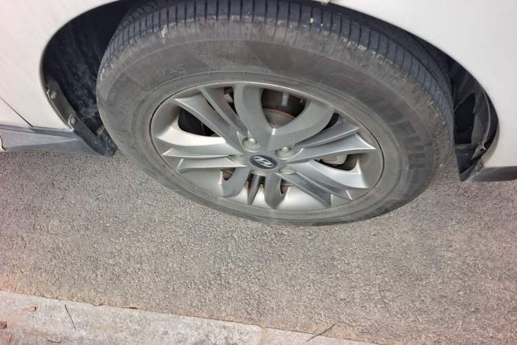 Used Hyundai ix35 2013 2.0L Automatic Two-Wheel Drive Smart GLS China IV Standard Right Front Wheel Hub