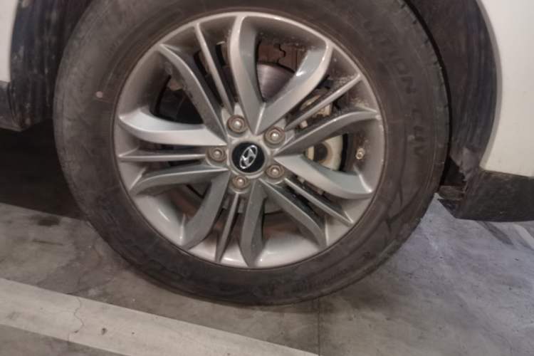Used Hyundai ix35 2013 2.0L Automatic Two-Wheel Drive Smart GLS China V Standard Right Front Wheel Hub