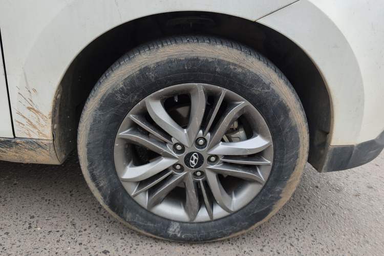 Used Hyundai ix35 2013 2.0L Automatic Two-Wheel Drive Smart GLS China IV Standard Right Front Wheel Hub