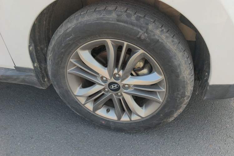 Used Hyundai ix35 2013 2.0L Automatic Two-Wheel Drive Smart GLS China IV Standard Right Front Wheel Hub
