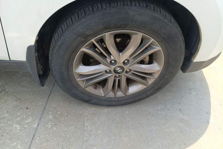 Used Hyundai ix35 2013 2.0L Automatic Two-Wheel Drive Smart GLS China IV Standard Right Front Wheel Hub