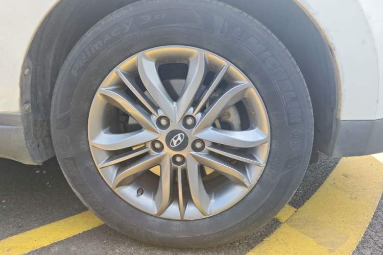 Used Hyundai ix35 2013 2.0L Automatic Two-Wheel Drive Smart GLS China IV Standard Right Front Wheel Hub