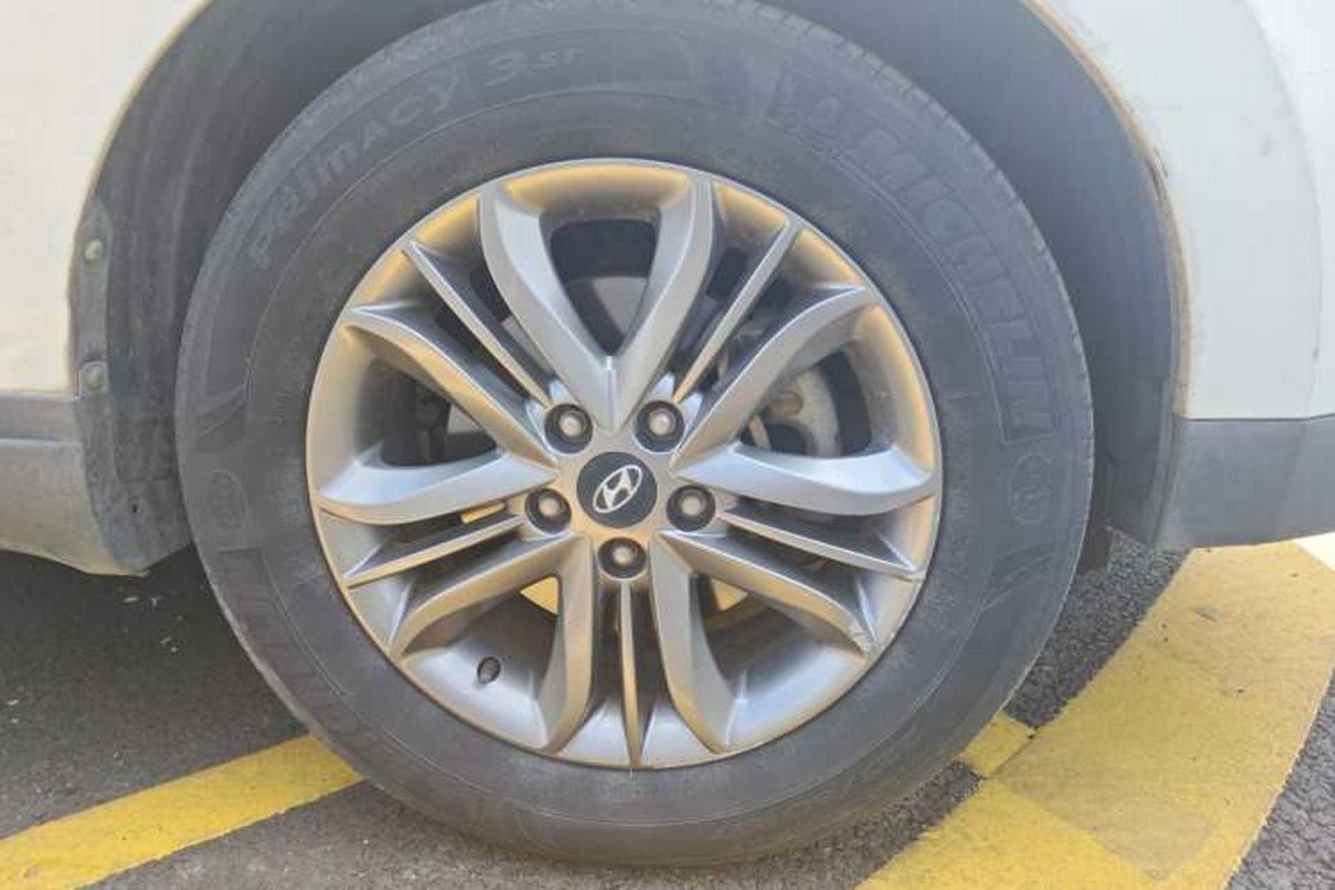 Used Hyundai ix35 2013 2.0L Automatic Two-Wheel Drive Smart GLS China IV Standard Right Front Wheel Hub