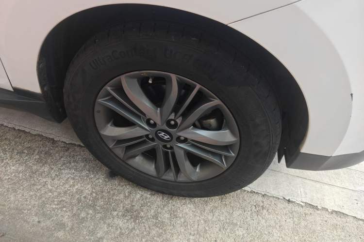 Used Hyundai ix35 2013 2.0L Automatic Two-Wheel Drive Smart GLS China IV Standard Right Front Wheel Hub