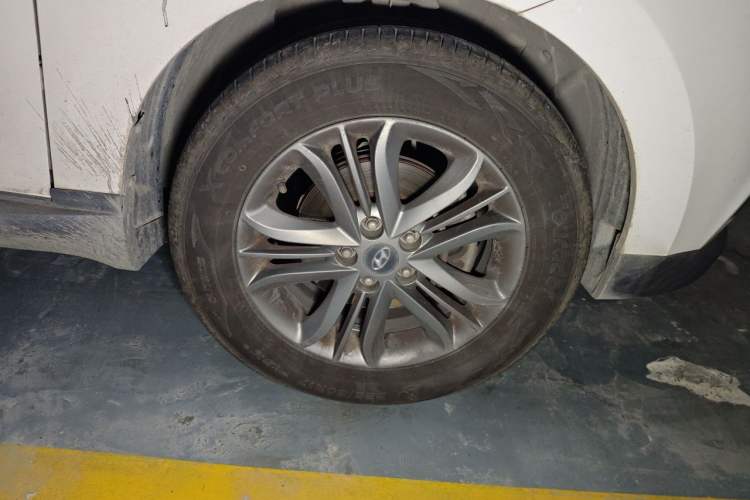 Used Hyundai ix35 2013 2.0L Automatic Two-Wheel Drive Smart GLS China IV Standard Right Front Wheel Hub