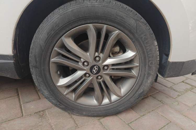 Used Hyundai ix35 2013 2.0L Automatic Two-Wheel Drive Smart GLS China IV Standard Right Front Wheel Hub