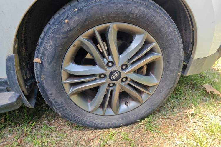 Used Hyundai ix35 2013 2.0L Automatic Two-Wheel Drive Smart GLS China IV Standard Right Front Wheel Hub
