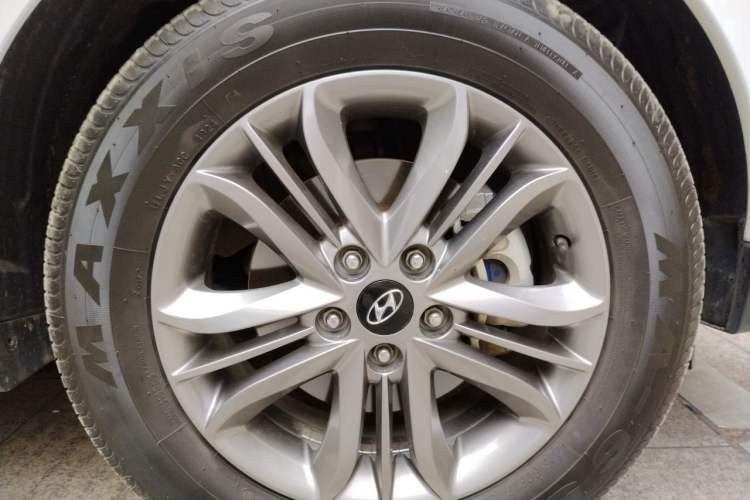 Used Hyundai ix35 2013 2.0L Automatic Two-Wheel Drive Smart GLS China IV Standard Right Front Wheel Hub