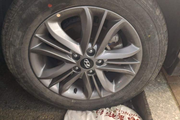 Used Hyundai ix35 2013 2.0L Automatic Two-Wheel Drive Smart GLS China IV Standard Right Front Wheel Hub