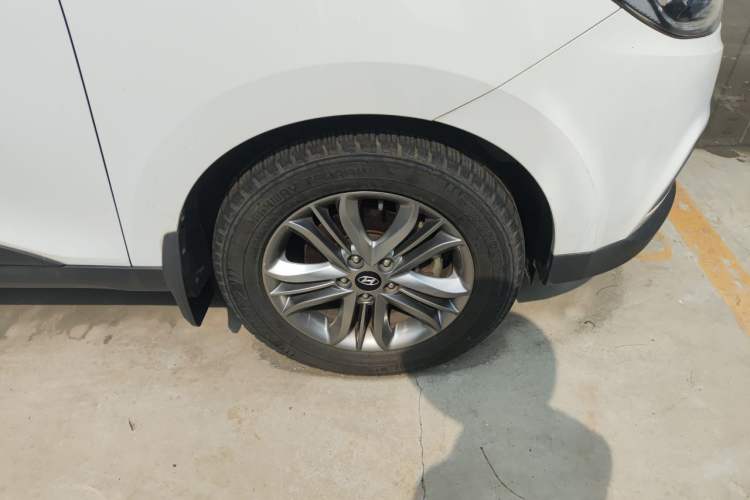 Used Hyundai ix35 2013 2.0L Automatic Two-Wheel Drive Smart GLS China IV Standard Right Front Wheel Hub