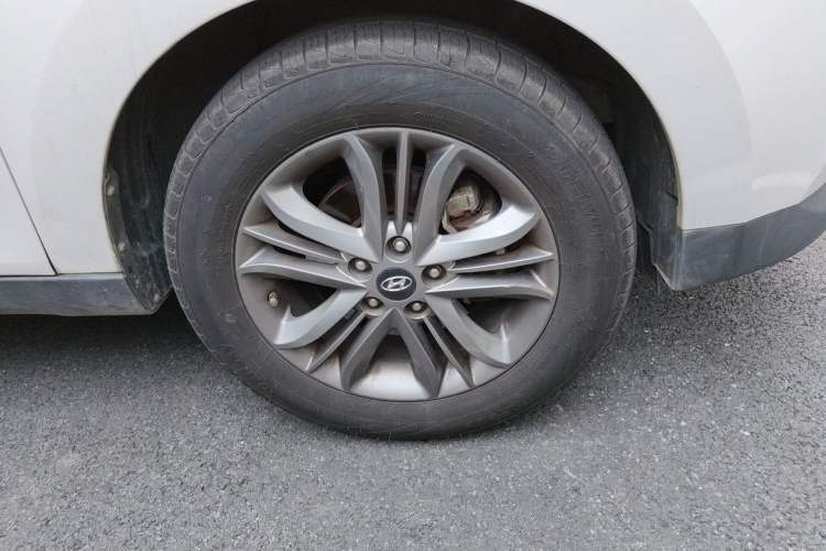 Used Hyundai ix35 2013 2.0L Automatic Two-Wheel Drive Smart GLS China IV Standard Right Front Wheel Hub