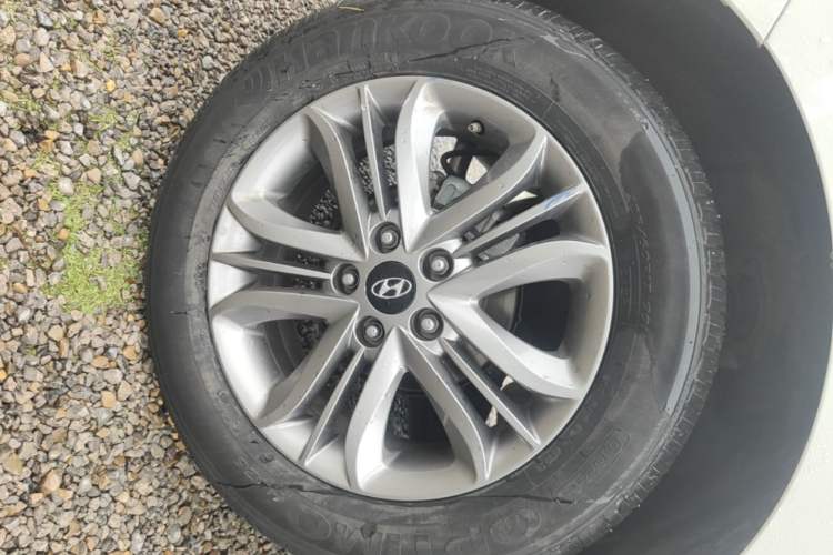 Used Hyundai ix35 2013 2.0L Automatic Two-Wheel Drive Smart GLS China IV Standard Right Rear Wheel Hub