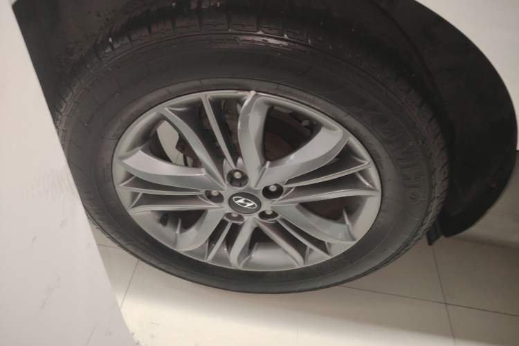 Used Hyundai ix35 2013 2.0L Automatic Two-Wheel Drive Smart GLS China IV Standard Right Rear Wheel Hub